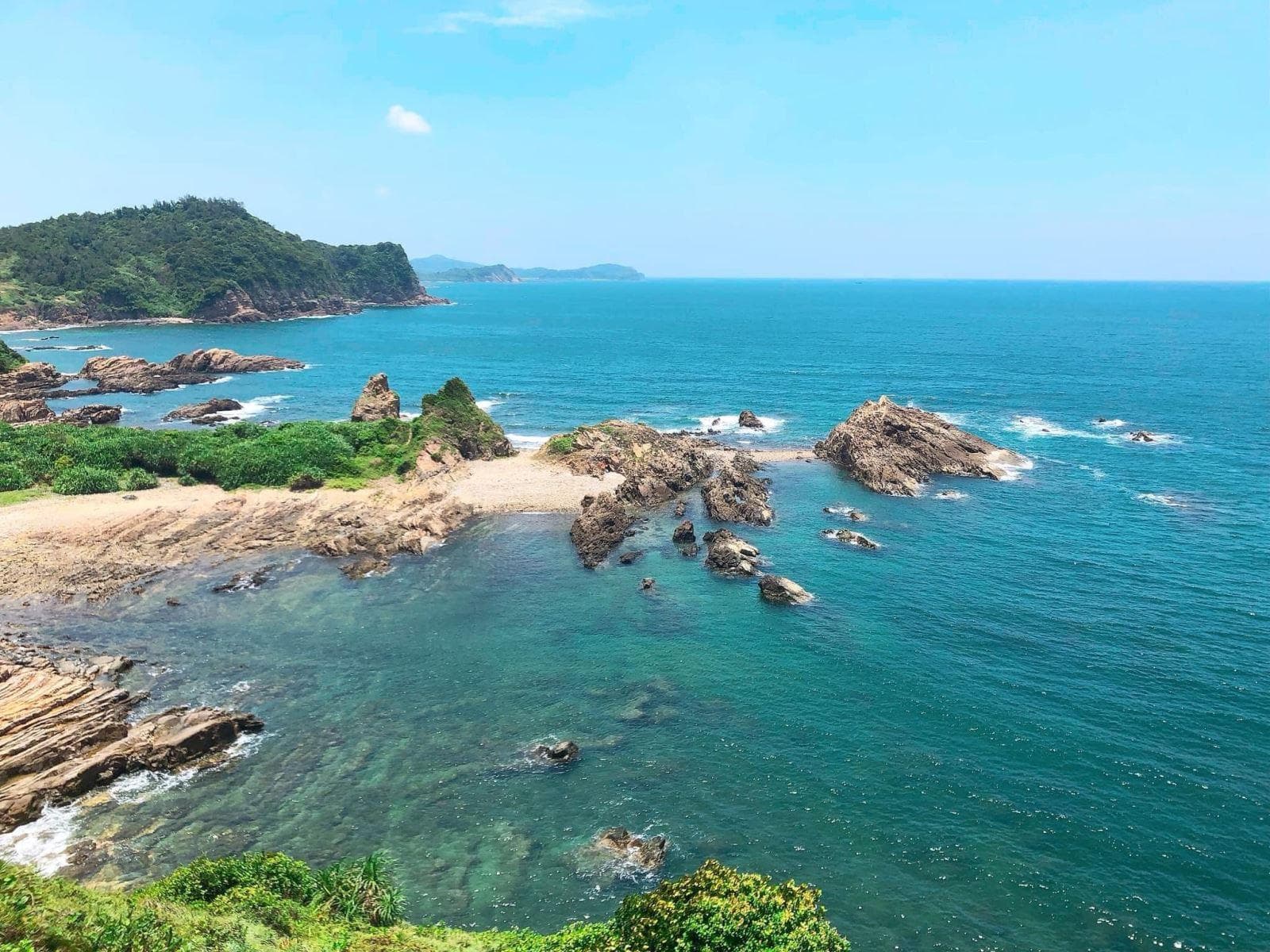 Top 8+ Bãi Biển Đẹp Ở Cô Tô Không Thể Bỏ Lỡ Khi Đến Đảo
